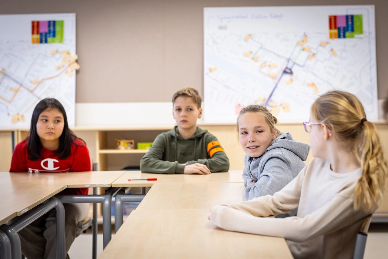 PeVa_Aloysius_Jaarmagazine_2024_leerlingenraad_IKC_Katwijk-8428_web